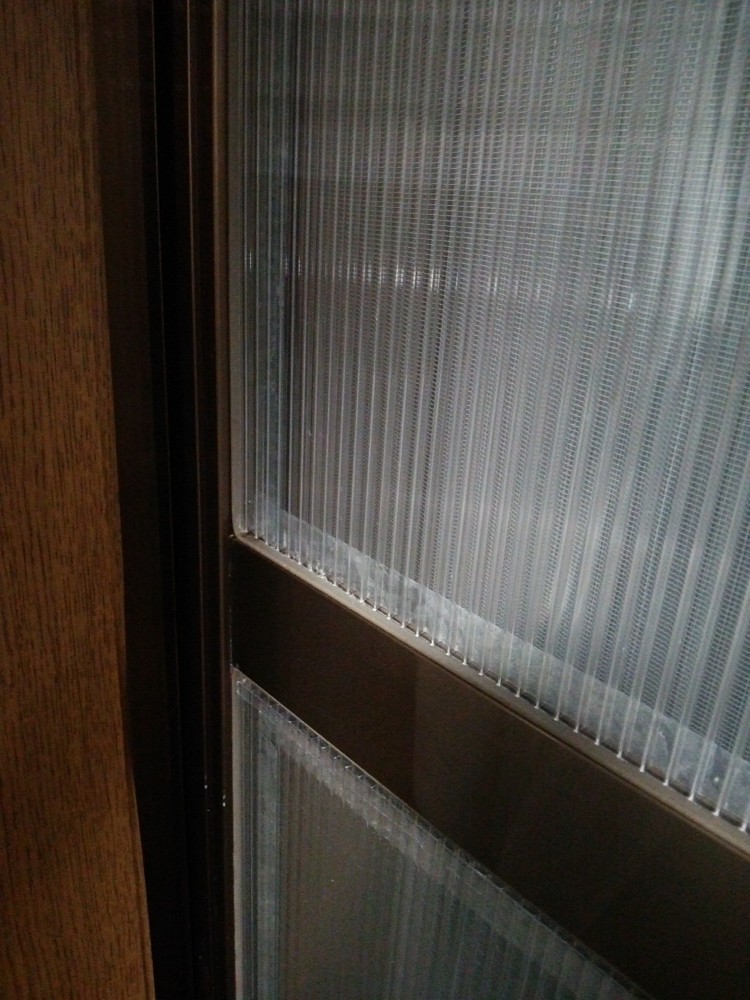 賃貸でもいける 窓の結露と防寒対策に中空ポリカ貼ってみた いろいろやってみる