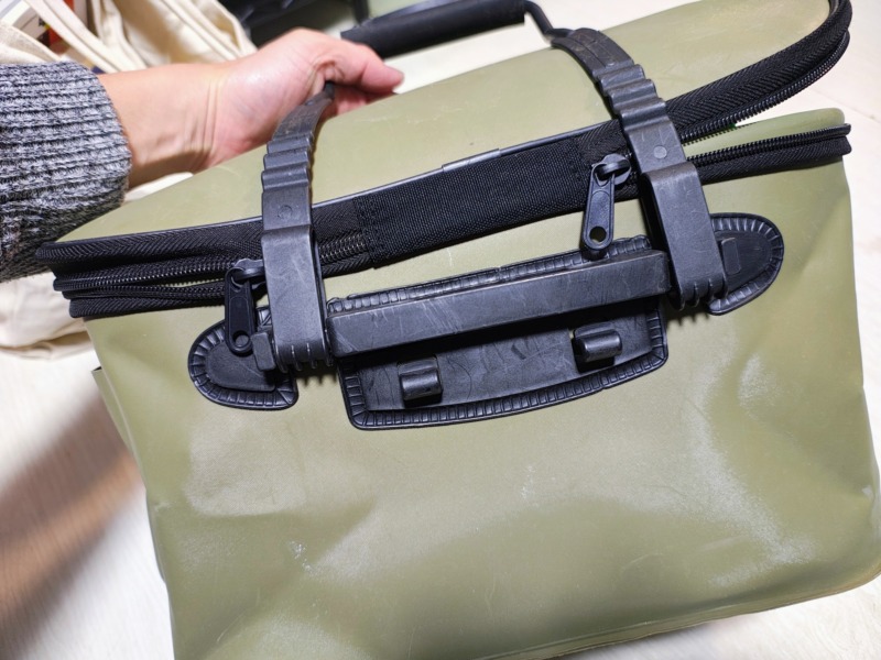 2年使用したダイソーギアバッグの取っ手周辺