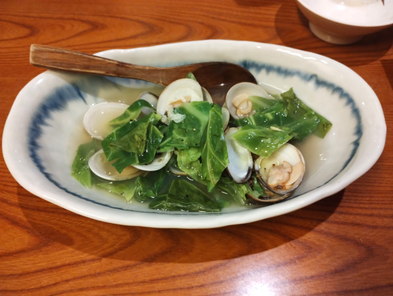 春キャベツとはまぐり白ワイン蒸し