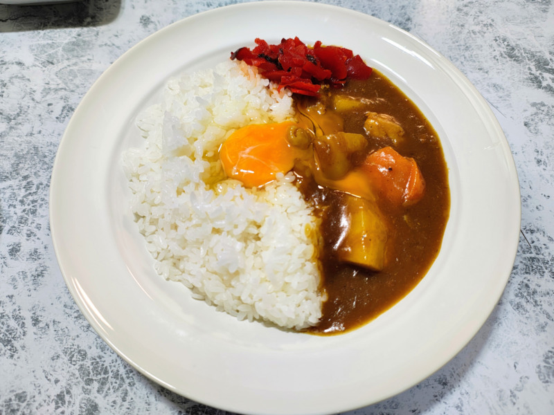 とうだいたまごをカレーにトッピング