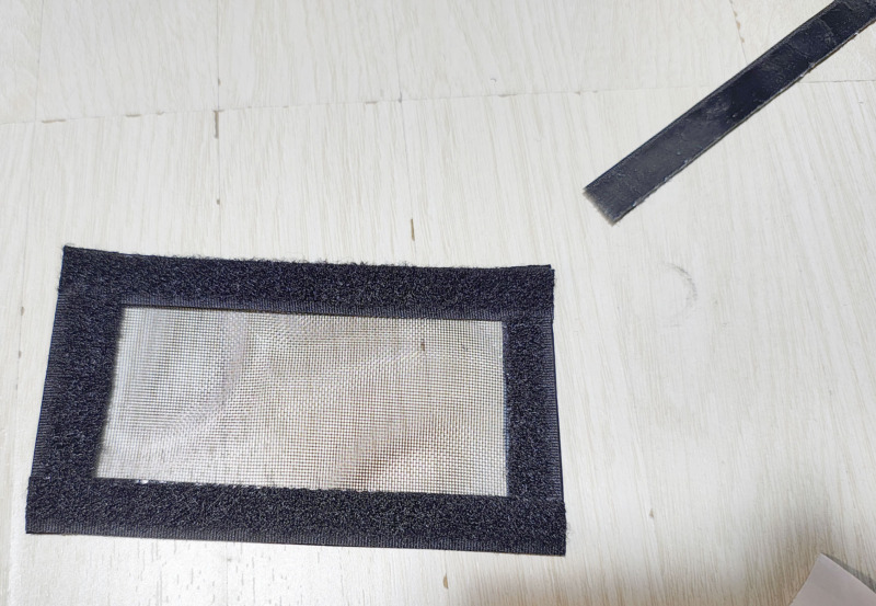 フィルターにマジックテープを貼ったところ