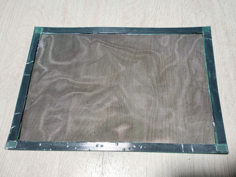 マグネットテープを養生テープで補強