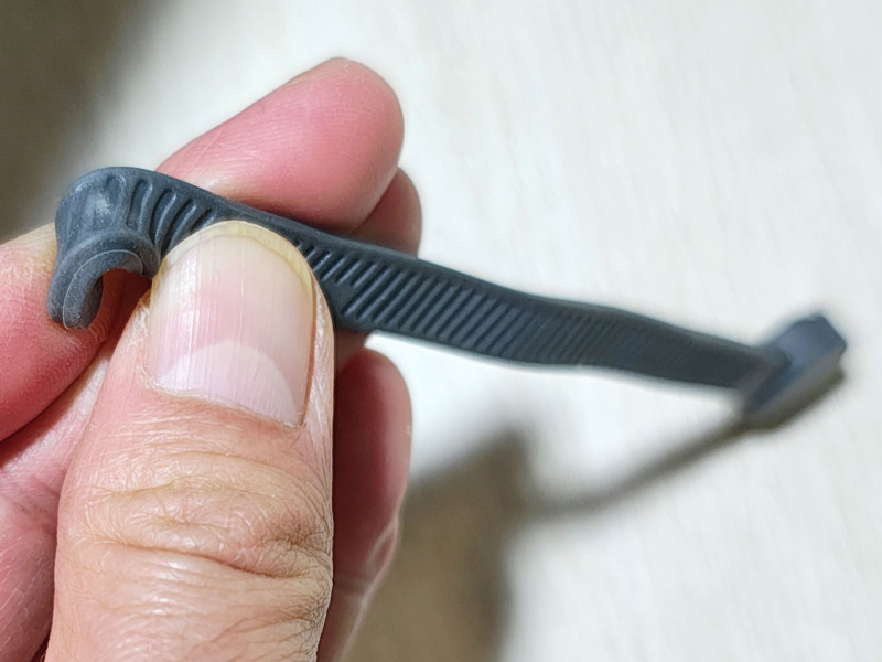 ダイソー形状記憶コードバンドの芯がどこまで入っているか確認